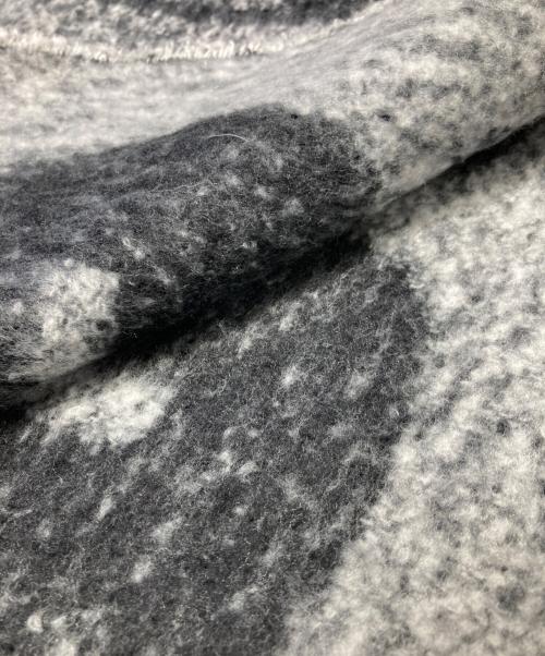 UGG（アグ）UGG (アグ) WOVEN LOGO SCARF ブラック×グレーの古着・服飾アイテム
