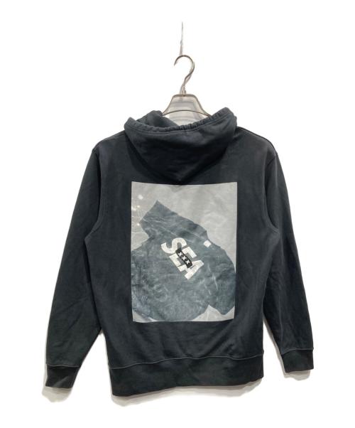 WIND AND SEA（ウィンダンシー）WIND AND SEA (ウィンダンシー) GOD SELECTION XXX (ゴッド セレクション トリプルエックス) プルオーバーパーカー ブラック サイズ:Mの古着・服飾アイテム