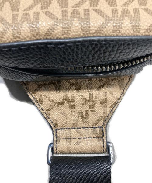 MICHAEL KORS（マイケルコース）MICHAEL KORS (マイケルコース) モノグラム クロスボディバッグ ブラウンの古着・服飾アイテム