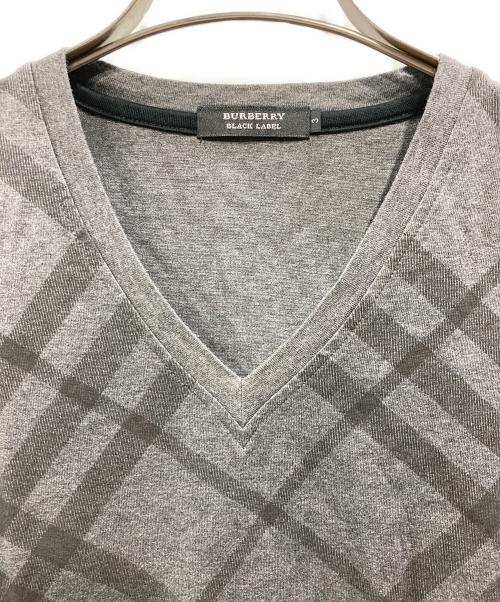 BURBERRY BLACK LABEL（バーバリーブラックレーベル）BURBERRY BLACK LABEL (バーバリーブラックレーベル) メガチェック Vネックカットソー グレー サイズ:3の古着・服飾アイテム