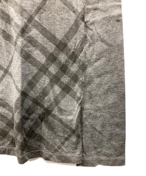 BURBERRY BLACK LABEL（バーバリーブラックレーベル）BURBERRY BLACK LABEL (バーバリーブラックレーベル) メガチェック Vネックカットソー グレー サイズ:3の古着・服飾アイテム