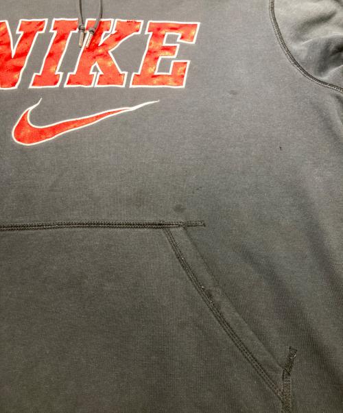 NIKE（ナイキ）NIKE (ナイキ) ロゴ刺繍フーディ ブラック×レッド サイズ:SIZE XLの古着・服飾アイテム