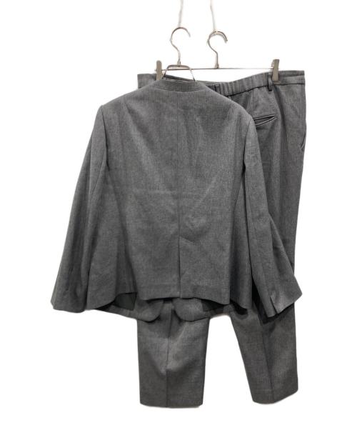 23区（ニジュウサンク）23区 (ニジュウサンク) 【洗える】ウールライクカルゼ ノーカラージャケット/テーパードパンツセットアップ グレー サイズ:48の古着・服飾アイテム