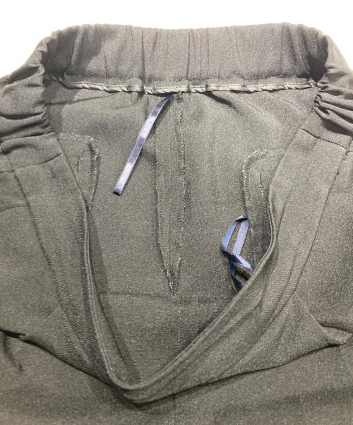KUMIKYOKU（クミキョク）KUMIKYOKU (クミキョク) オシャクロス テーパードパンツ ブラック サイズ:5の古着・服飾アイテム