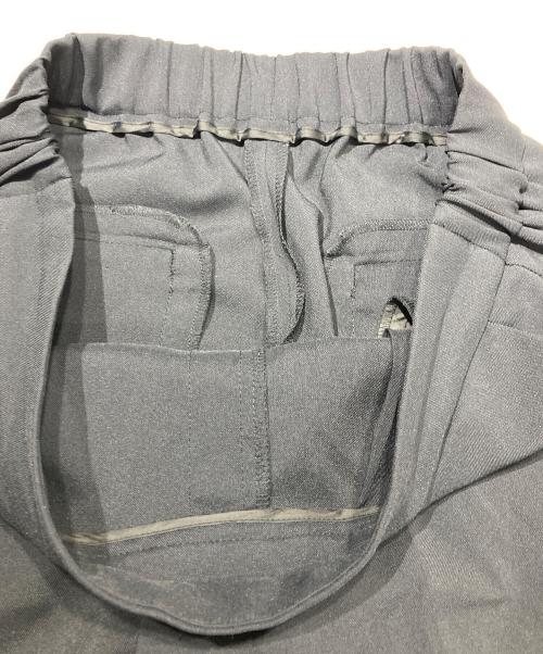 KUMIKYOKU（クミキョク）KUMIKYOKU (クミキョク) オシャクロス テーパードパンツ グレー サイズ:6の古着・服飾アイテム