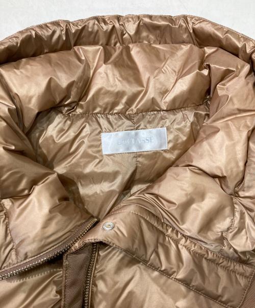 DoCLASSE（ドゥクラッセ）DoCLASSE (ドゥクラッセ) 艶Airダウン・スタンドカラーロングコート ベージュ サイズ:XLの古着・服飾アイテム