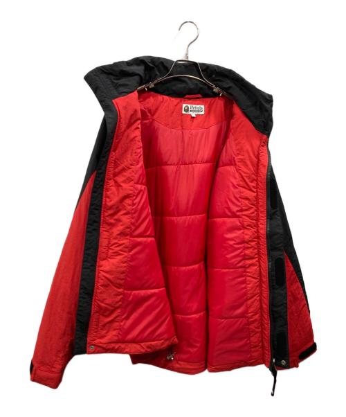 A BATHING APE（アベイシングエイプ）A BATHING APE (アベイシングエイプ) NYLON SNOWBOARD PADDED JACKET レッド×ブラック サイズ:XLの古着・服飾アイテム