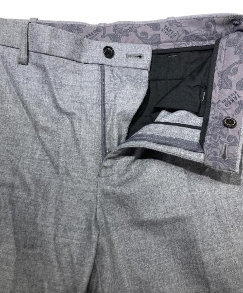 TAKEO KIKUCHI（タケオキクチ）TAKEO KIKUCHI (タケオキクチ) サキソニータックパンツ グレー サイズ:2の古着・服飾アイテム