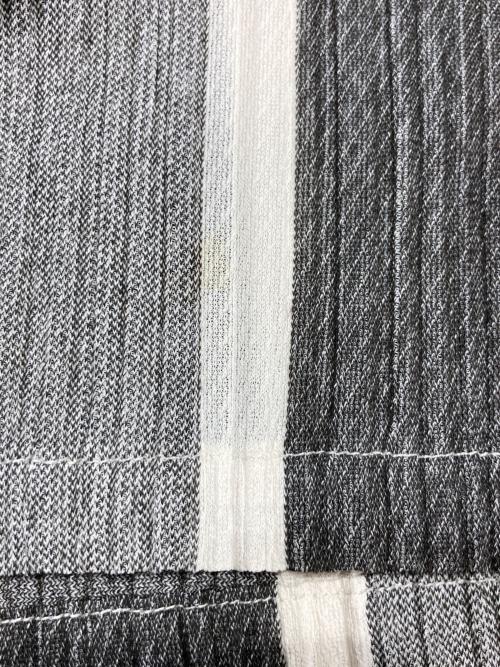 PLEATS PLEASE（プリーツプリーズ）PLEATS PLEASE (プリーツプリーズ) ランダムストライププリーツカットソー アイボリー×グレー サイズ:SIZE 3の古着・服飾アイテム