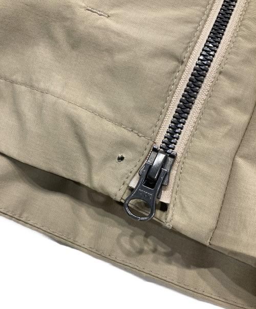 LACOSTE（ラコステ）LACOSTE (ラコステ) モダンファンクショナルレトロマウンテンパーカ ベージュ サイズ:Mの古着・服飾アイテム