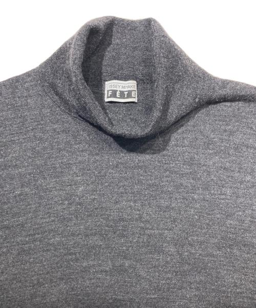 ISSEY MIYAKE FETE（イッセイ ミヤケ フェット）ISSEY MIYAKE FETE (イッセイミヤケフェット) タートルネックニット グレー サイズ:2の古着・服飾アイテム