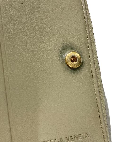 BOTTEGA VENETA（ボッテガベネタ）BOTTEGA VENETA (ボッテガベネタ) イントレチャート二つ折り財布 ベージュの古着・服飾アイテム