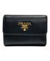PRADA（プラダ）の古着「サフィアーノマルチカラー三つ折り財布」｜ブラック×ハイビスカス