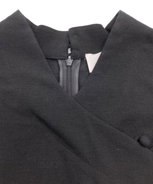 Mame Kurogouchi（マメクロゴウチ）mame kurogouchi (マメクロゴウチ) 「Crepe Buttoned V-Neck Top」 ブラック サイズ:1の古着・服飾アイテム