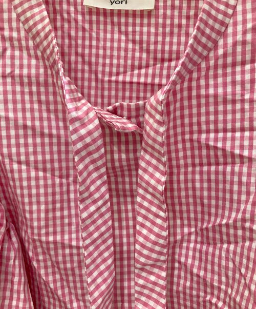 YORI（ヨリ）YORI (ヨリ) ギンガムリボンパフスリーブブラウス ピンク サイズ:FREEの古着・服飾アイテム