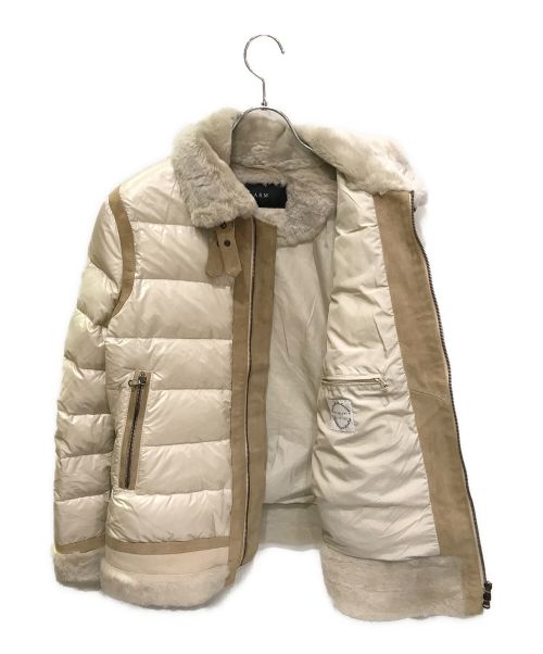 AKM（エーケーエム）AKM (エーケーエム) EMMETI (エンメティ) ムートンダウンジャケット ベージュ サイズ:Mの古着・服飾アイテム
