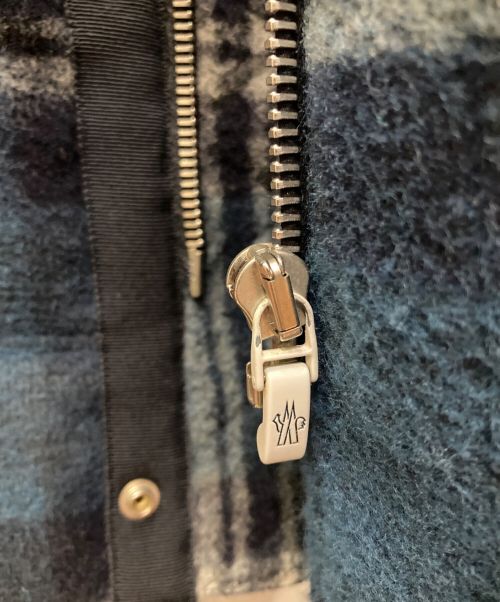 MONCLER GAMME BLEU（モンクレール ガム ブルー）MONCLER GAMME BLEU (モンクレール ガム ブルー) ウール切替ダウンジャケット ネイビーの古着・服飾アイテム