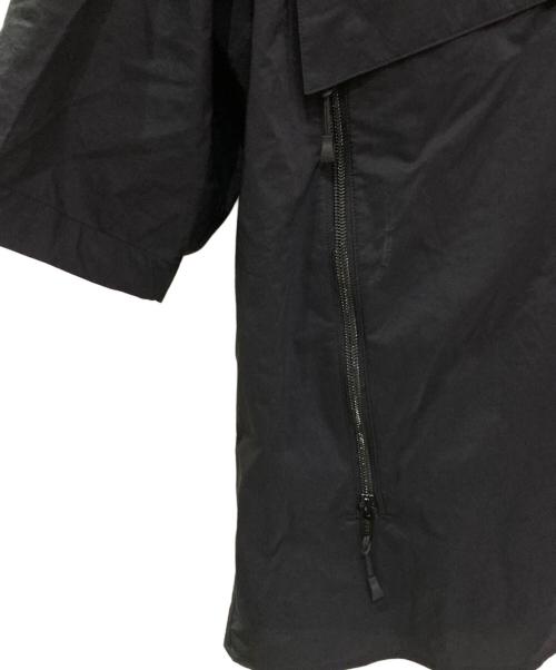 D-VEC（ディーベック）D-VEC (ディーベック) RECYCLED NYLON S/S SHIRT ブラック サイズ:3の古着・服飾アイテム