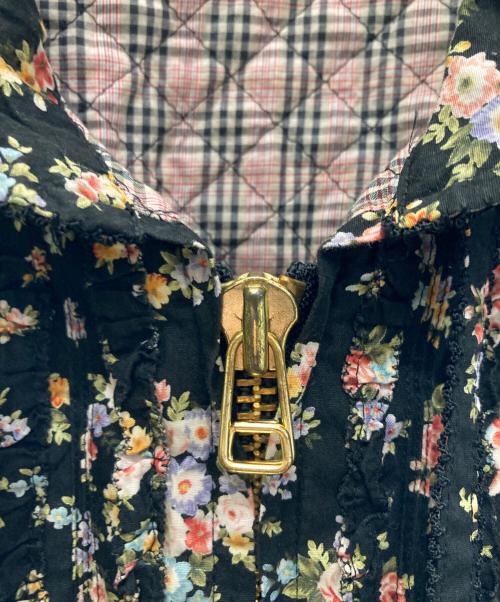 PINK HOUSE（ピンクハウス）PINK HOUSE (ピンクハウス) 花柄フリルブルゾン ブラック サイズ:FREEの古着・服飾アイテム