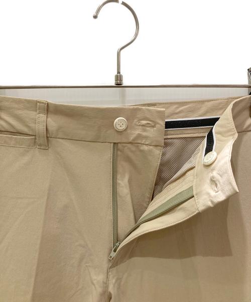 1piu1uguale3（ウノピュウノウグァーレトレ）1piu1uguale3 (ウノピュウノウグァーレトレ) ロゴゴルフパンツ ベージュ サイズ:4の古着・服飾アイテム