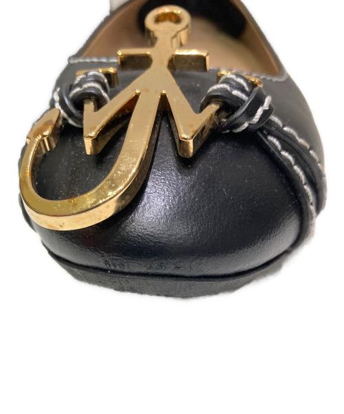 J.W.ANDERSON（ジェイダブリューアンダーソン）J.W.ANDERSON (ジェイダブリューアンダーソン) JWロゴプレートフラットシューズ ブラック サイズ:35 1/2の古着・服飾アイテム