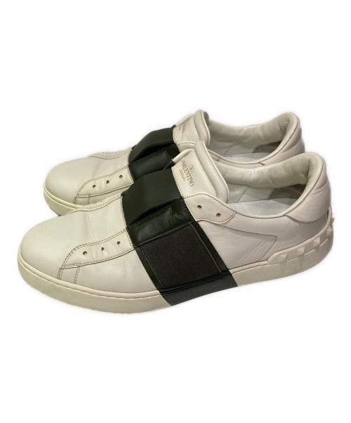 VALENTINO GARAVANI（ヴァレンティノ・ガラヴァーニ）VALENTINO GARAVANI (ヴァレンティノ・ガラヴァーニ) エンボススタッズレザースリッポンスニーカー ホワイト サイズ:44の古着・服飾アイテム