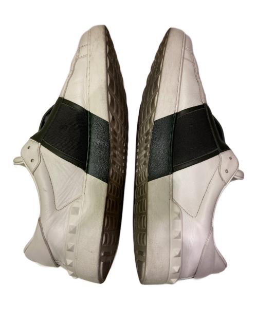 VALENTINO GARAVANI（ヴァレンティノ・ガラヴァーニ）VALENTINO GARAVANI (ヴァレンティノ・ガラヴァーニ) エンボススタッズレザースリッポンスニーカー ホワイト サイズ:44の古着・服飾アイテム