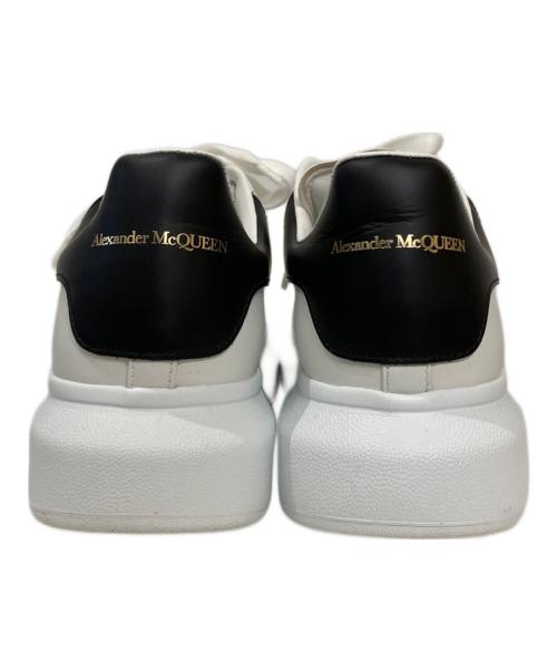 ALEXANDER McQUEEN（アレキサンダーマックイーン）ALEXANDER McQUEEN (アレキサンダーマックイーン) OVERSIZED SNEAKER ホワイト サイズ:SIZE42の古着・服飾アイテム