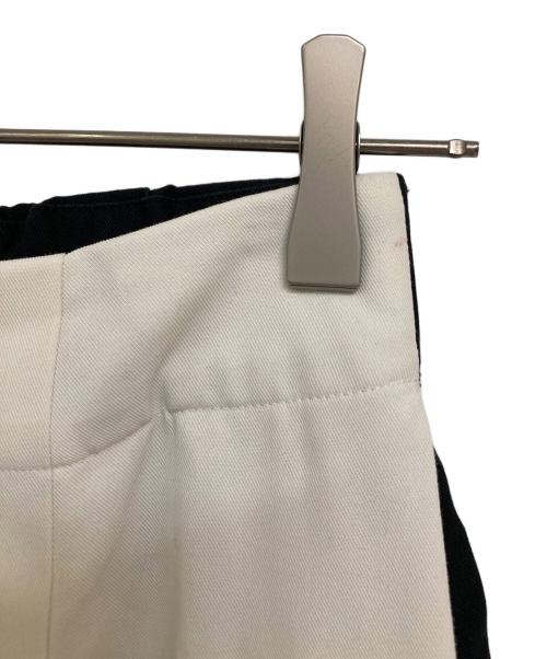 ISSEY MIYAKE（イッセイミヤケ）ISSEY MIYAKE (イッセイミヤケ) バイカラータックワイドパンツ ホワイト×ブラック サイズ:Sの古着・服飾アイテム