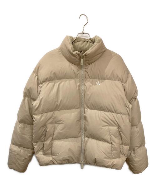 Calvin Klein Jeans（カルバンクラインジーンズ）Calvin Klein Jeans (カルバンクラインジーンズ) ダウンジャケット ベージュ サイズ:Lの古着・服飾アイテム