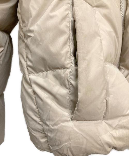 Calvin Klein Jeans（カルバンクラインジーンズ）Calvin Klein Jeans (カルバンクラインジーンズ) ダウンジャケット ベージュ サイズ:Lの古着・服飾アイテム