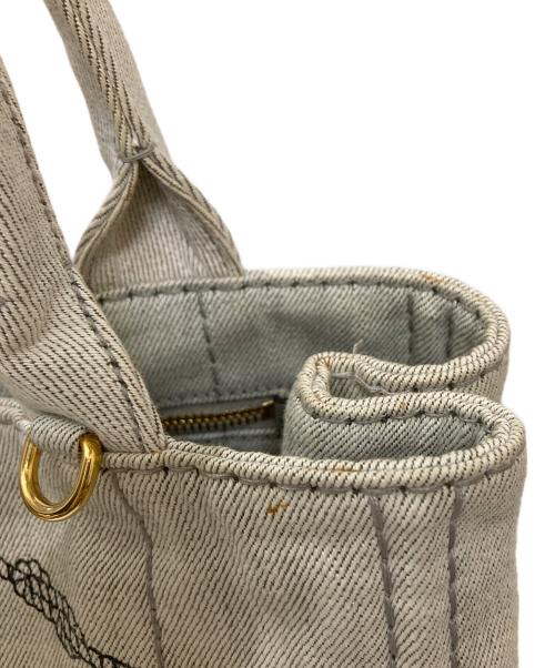 PRADA（プラダ）PRADA (プラダ) カナパフラワーモチーフハンドバッグ ライトグレーの古着・服飾アイテム