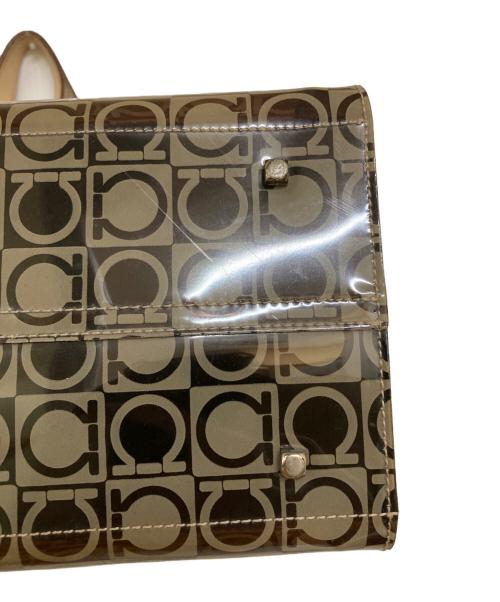 Salvatore Ferragamo（サルヴァトーレ フェラガモ）Salvatore Ferragamo (サルヴァトーレ フェラガモ) ガンチーニプリントPVCハンドバッグ ブラウンの古着・服飾アイテム