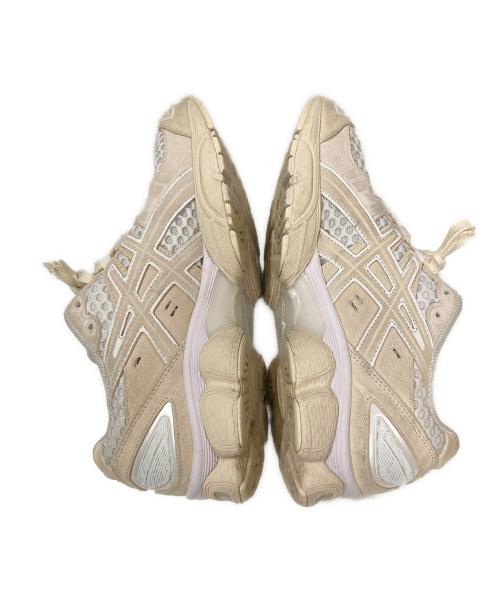 asics（アシックス）asics (アシックス) ENNOY (エンノイ) GEL-NIMBUS9 ベージュ サイズ:27cmの古着・服飾アイテム