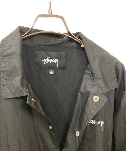 stussy（ステューシー）stussy (ステューシー) ロゴプリントコーチジャケット ブラック サイズ:Mの古着・服飾アイテム