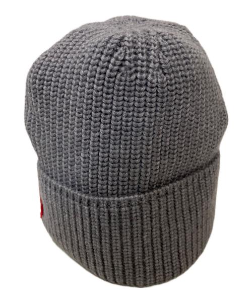 CANADA GOOSE（カナダグース）CANADA GOOSE (カナダグース) ロゴワッペンニット帽 グレーの古着・服飾アイテム