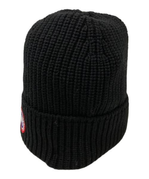 CANADA GOOSE（カナダグース）CANADA GOOSE (カナダグース) ロゴワッペンニット帽 ブラックの古着・服飾アイテム