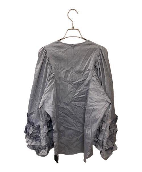 YORI（ヨリ）yori (ヨリ) サークルフリルスリーブブラウス グレー サイズ:FREEの古着・服飾アイテム
