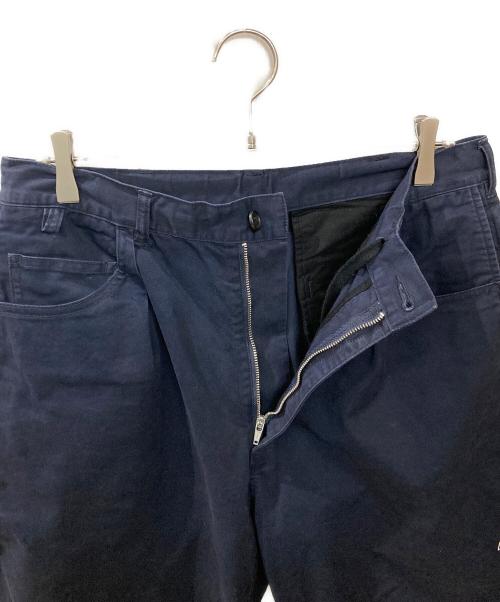 BROCHURE（ブローシュアー）BROCHURE (ブローシュアー) 1P BIG CHINO PANTS A.H ネイビー サイズ:Mの古着・服飾アイテム