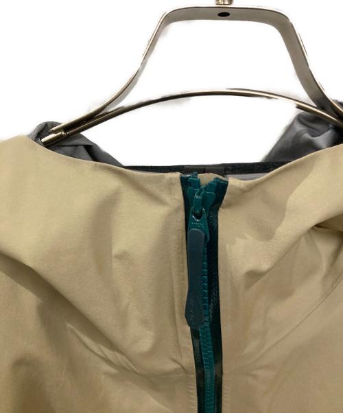 ARC'TERYX（アークテリクス）ARC'TERYX (アークテリクス) BETA JACKET ベージュ サイズ:Mの古着・服飾アイテム