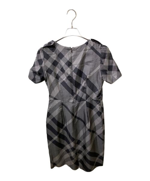 BURBERRY LONDON（バーバリーロンドン）BURBERRY LONDON (バーバリーロンドン) チェックシルクワンピース グレー×ブラック サイズ:Mの古着・服飾アイテム