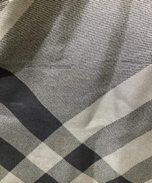 BURBERRY LONDON（バーバリーロンドン）BURBERRY LONDON (バーバリーロンドン) チェックシルクワンピース グレー×ブラック サイズ:Mの古着・服飾アイテム