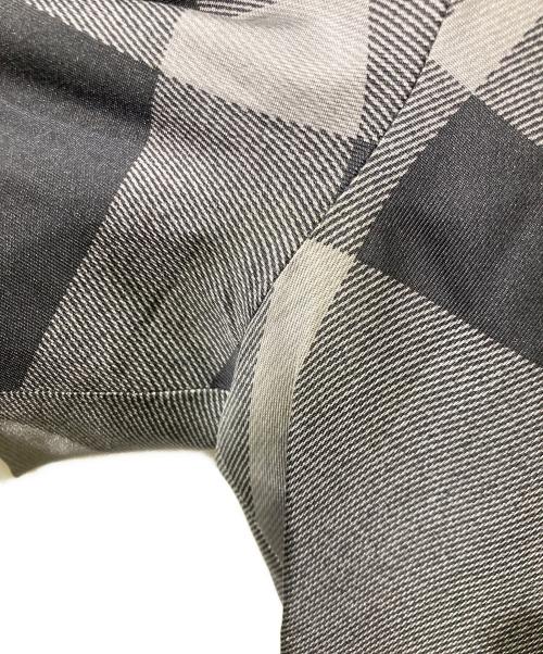 BURBERRY LONDON（バーバリーロンドン）BURBERRY LONDON (バーバリーロンドン) チェックシルクワンピース グレー×ブラック サイズ:Mの古着・服飾アイテム