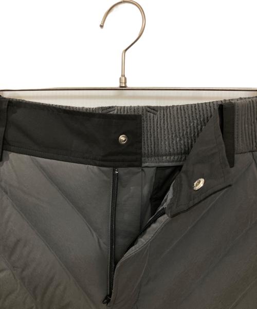 1piu1uguale3（ウノピュウノウグァーレトレ）1piu1uguale3 (ウノピュウノウグァーレトレ) GOLF DOWN PANTS グレー サイズ:5の古着・服飾アイテム