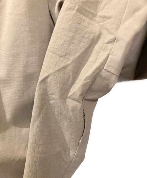 F.C.R.B.（エフシーレアルブリストル）F.C.R.B. (エフシーレアルブリストル) ストレッチライトウェイトリラックステーパードパンツ ベージュ サイズ:Mの古着・服飾アイテム