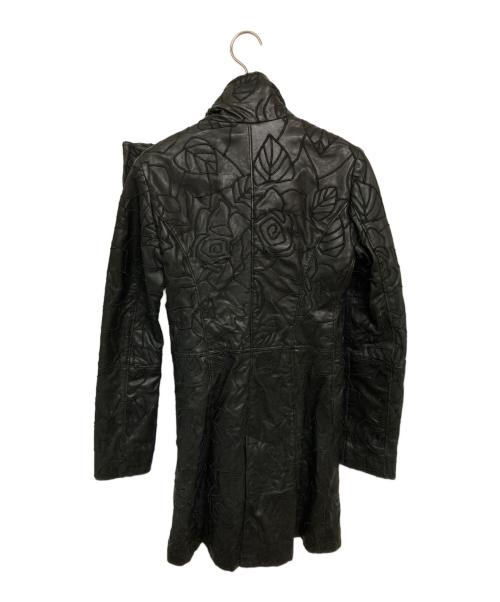 EMPORIO ARMANI（エンポリオ アルマーニ）EMPORIO ARMANI (エンポリオアルマーニ) フラワー刺繍リボン装飾ラムレザーコート ブラック サイズ:36の古着・服飾アイテム