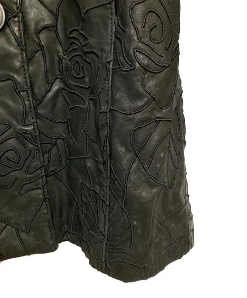 EMPORIO ARMANI（エンポリオ アルマーニ）EMPORIO ARMANI (エンポリオアルマーニ) フラワー刺繍リボン装飾ラムレザーコート ブラック サイズ:36の古着・服飾アイテム