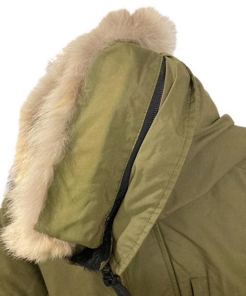 CANADA GOOSE（カナダグース）CANADA GOOSE (カナダグース) AMERICAN RAG CIE (アメリカンラグシー) 別注キングストン ダウンジャケット オリーブ サイズ:Mの古着・服飾アイテム