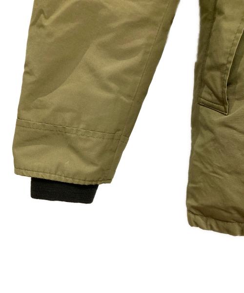 CANADA GOOSE（カナダグース）CANADA GOOSE (カナダグース) AMERICAN RAG CIE (アメリカンラグシー) 別注キングストン ダウンジャケット オリーブ サイズ:Mの古着・服飾アイテム