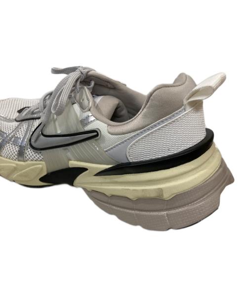 NIKE（ナイキ）NIKE (ナイキ) V2K RUN/ローカットスニーカー ホワイト サイズ:28cmの古着・服飾アイテム